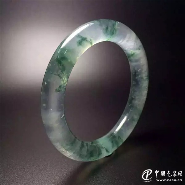 怎样挑选翡翠手镯才好 16-15-28-89-1.jpg