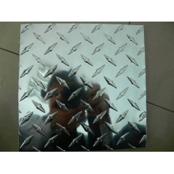 两条筋花纹铝板生产销售信达铝业
