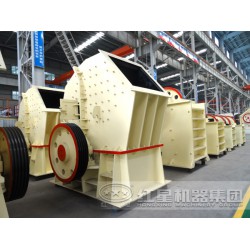 破碎机中的锤式破碎机的停产修整