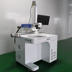 机械手激光焊接机采用机械手移动，适用于大幅面空间焊接六轴联动