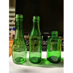 翠绿玻璃瓶，绿色酒瓶