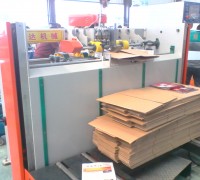 2800型半自动钉箱机