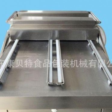 真空香肠使用康贝特600型全自动真空包装机|肠类食品真空包装设备