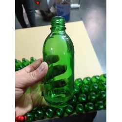*瓶，绿色*瓶，绿色玻璃瓶子