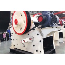 选择碎石机要考虑哪些因素