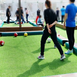 开平市网红户外景区桌上脚踢台球游乐设备公司 山东三喜